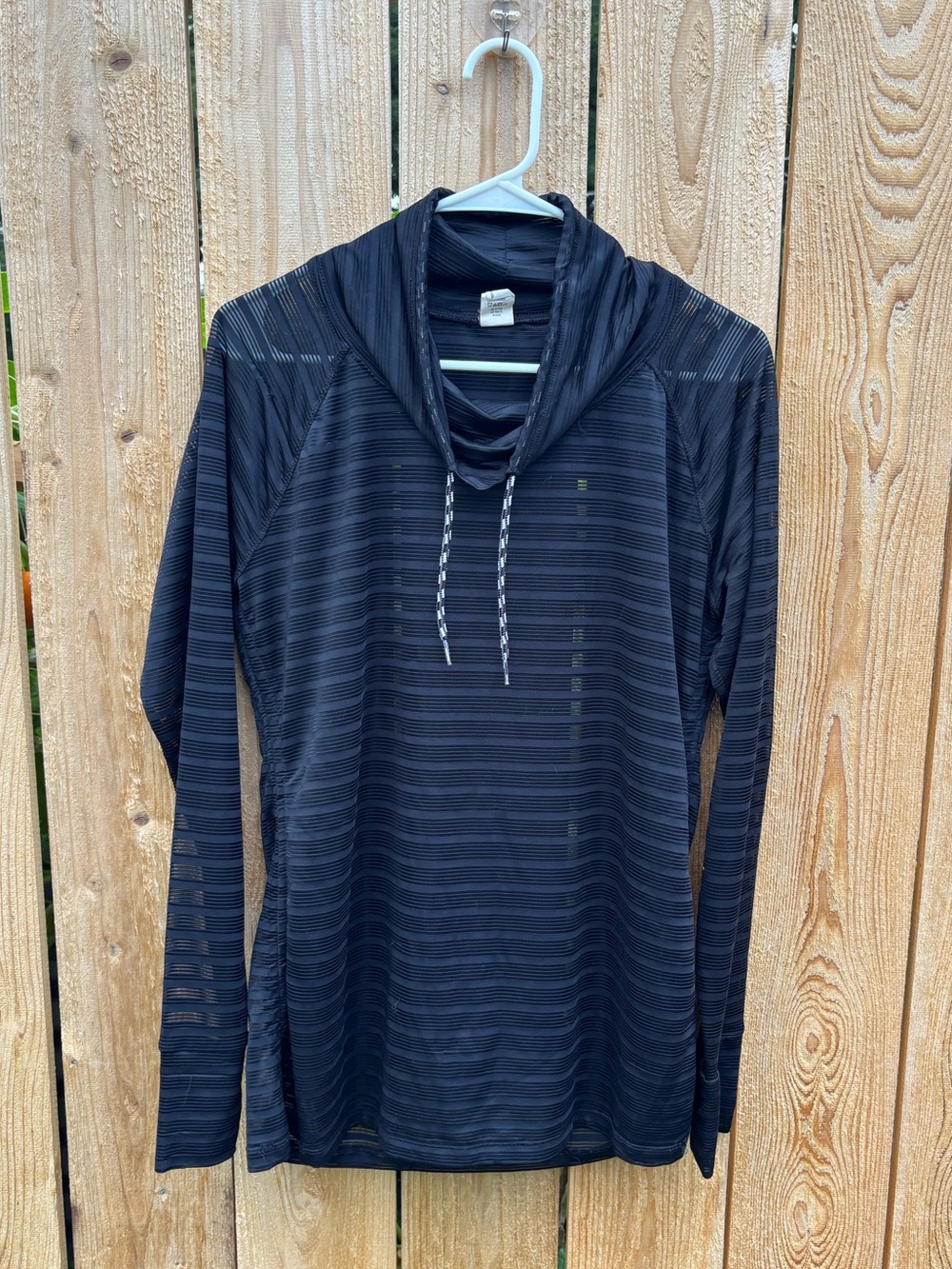 Women’s Black Long-Sleeve Athletic Mesh Hooded Shirt